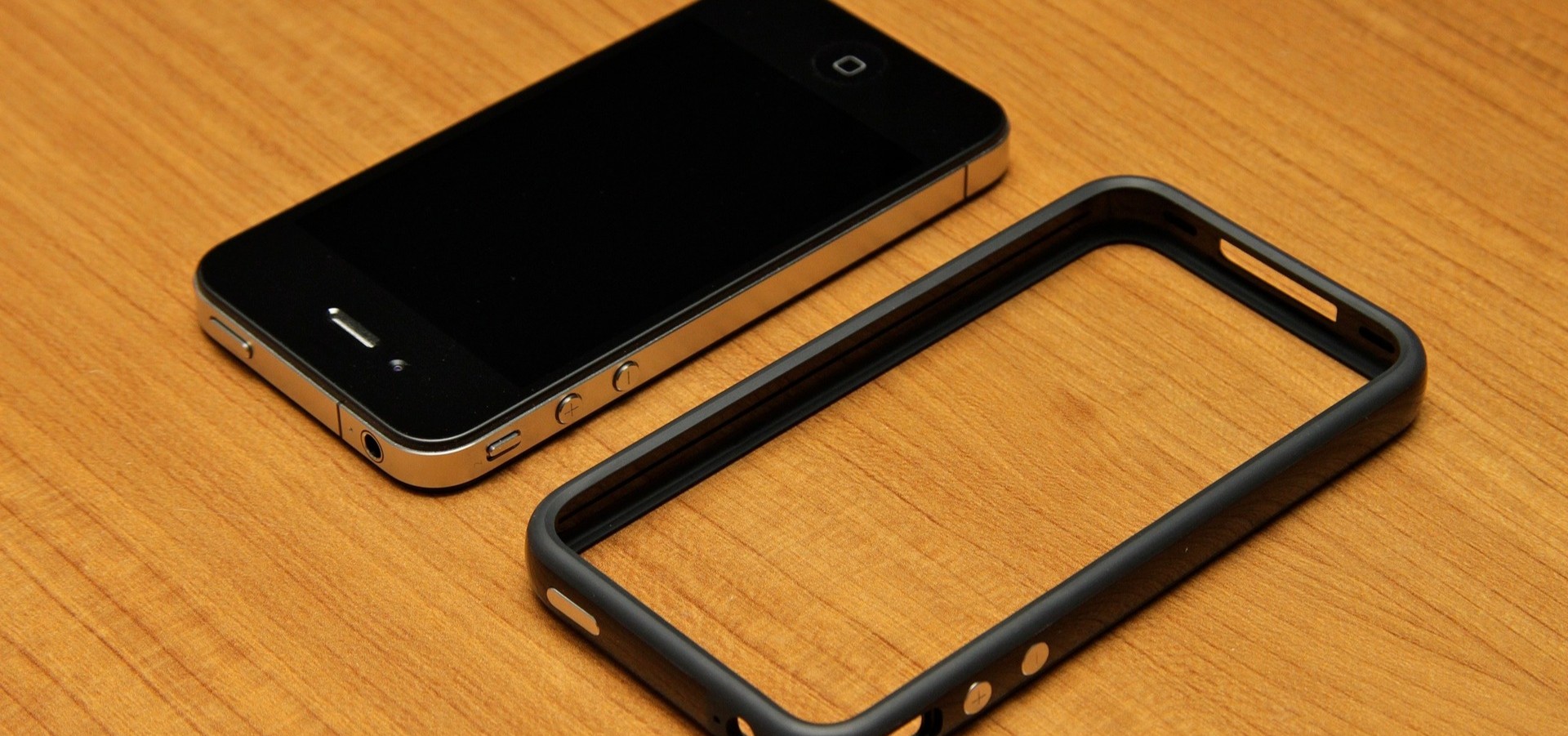 Funda bumper negra del iPhone 4